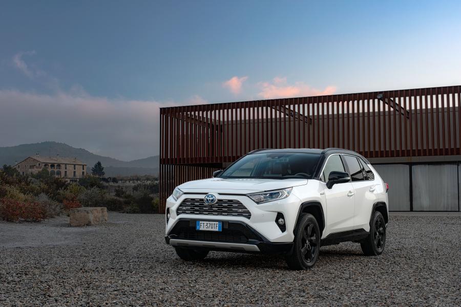  Toyota RAV4 Hybrid Style 2019 года  (WW) (фото 1 из 40)